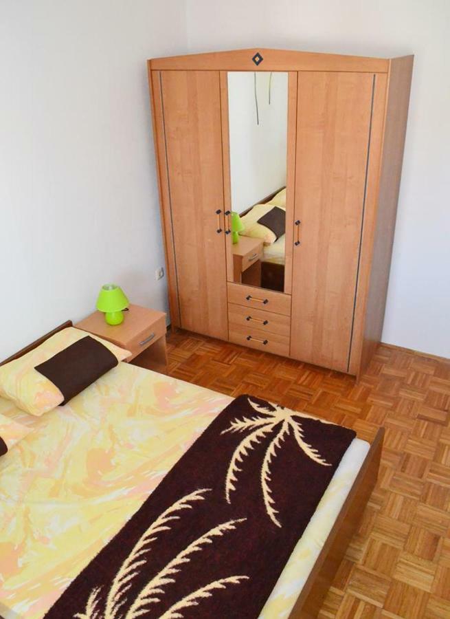 Apartman Rosa Pirovac Exterior foto